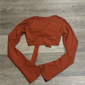 Women’s Cropped top with sleeves and tie back
